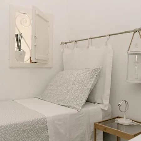 Dimoradonnacrescenza -locazione Turistica Holiday home *